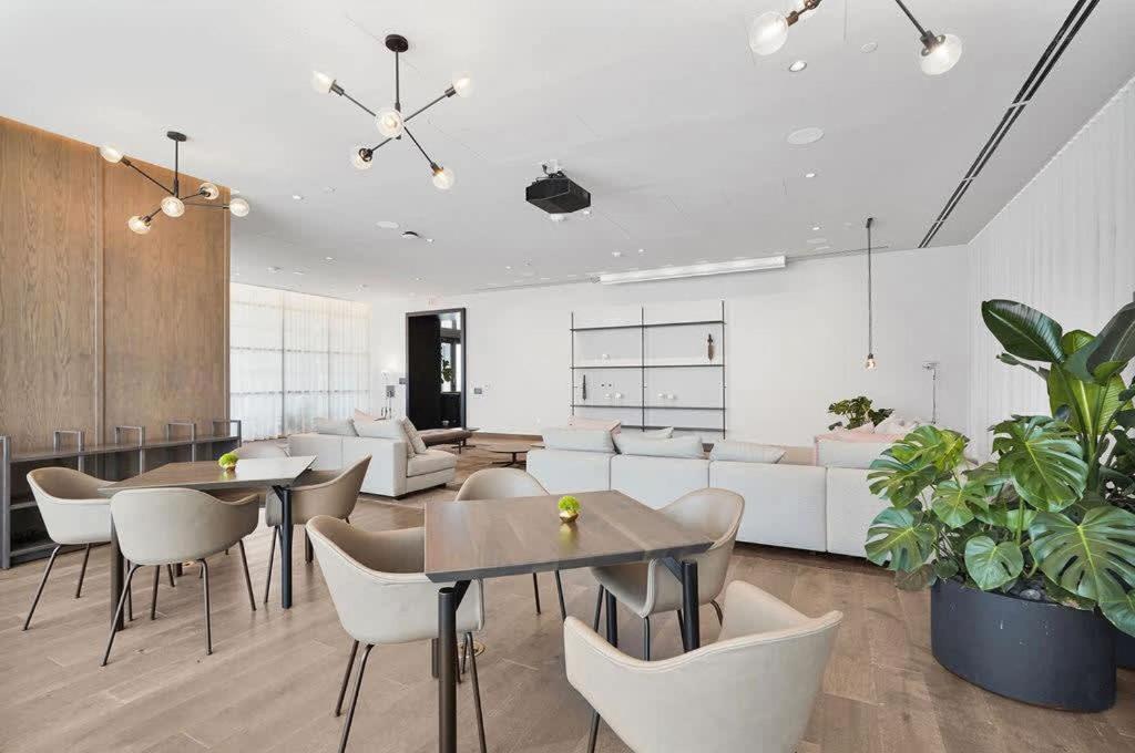 Stylish -amenities & Pool Appartement *