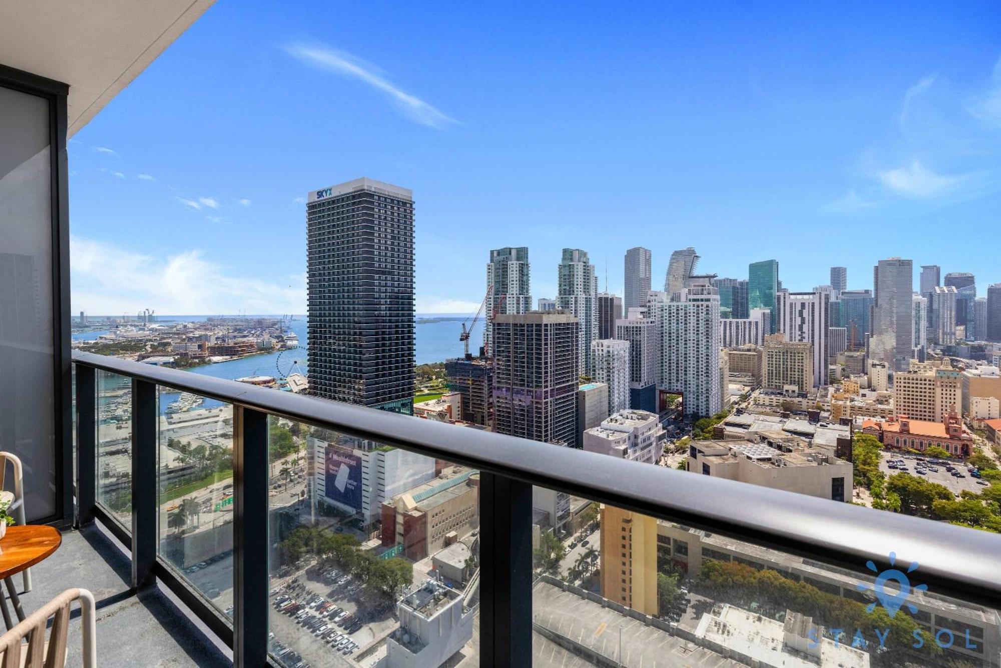 Stylish -amenities & Pool Appartement *